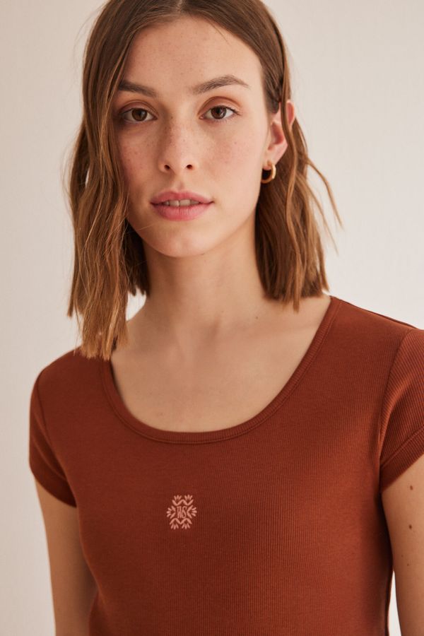Camiseta algodón marrón