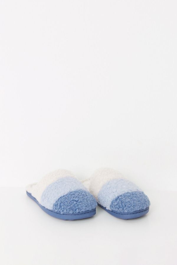 Pantuflas efecto pelo azul