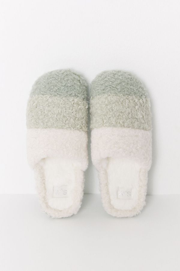 Pantuflas efecto pelo verde