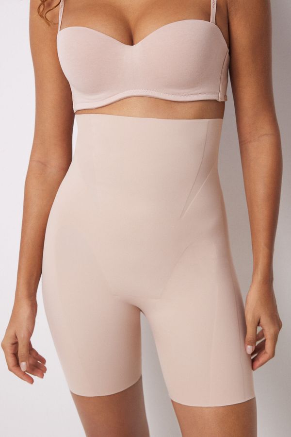 Short tipo ciclista reductor y push up nude