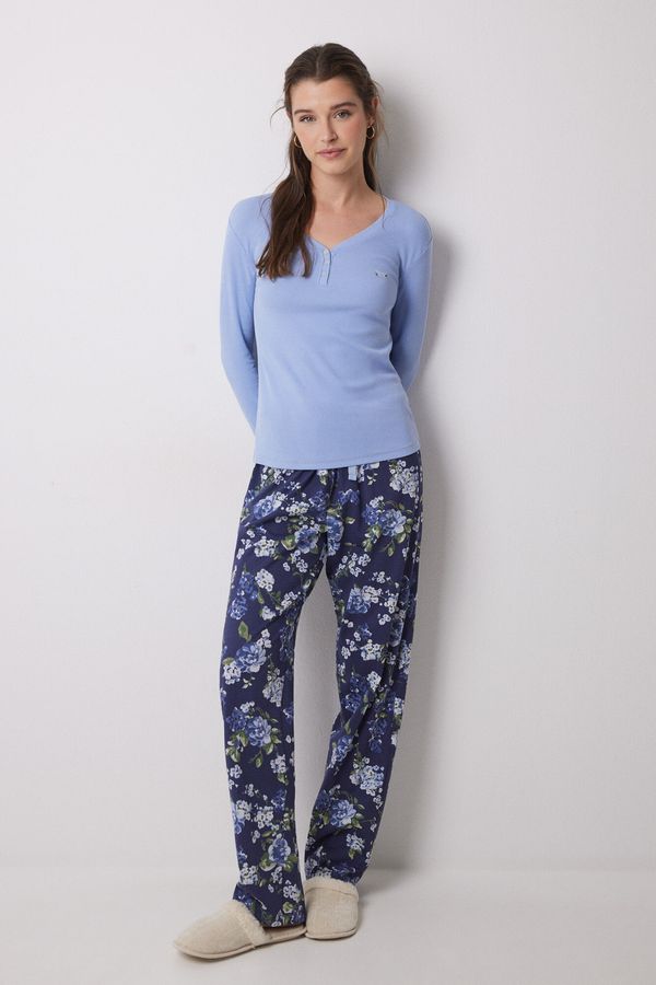 Pijama larga 100% algodón canalé azul flores