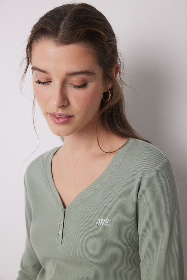 Pijama larga 100% algodón canalé verde flores