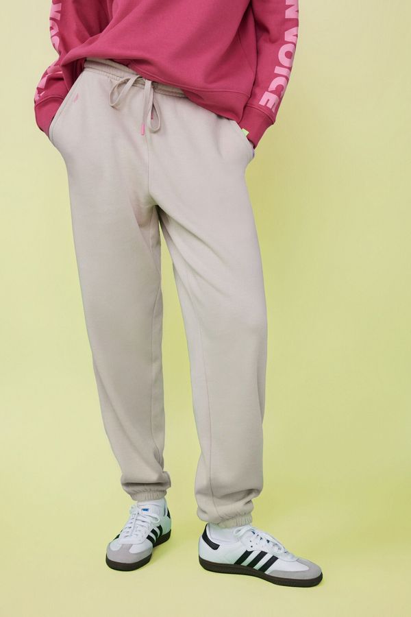 Pantalón largo jogger felpa beige