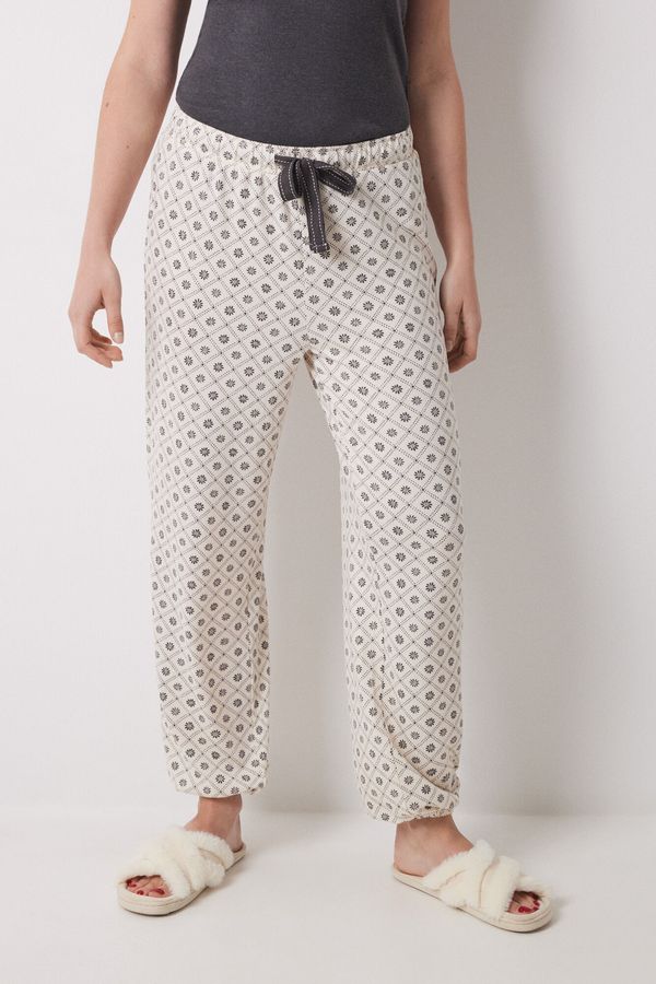 Pantalón estampado cuadros y flores