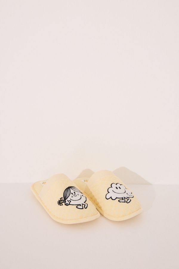 Pantuflas Little Miss Mr. Men amarillo