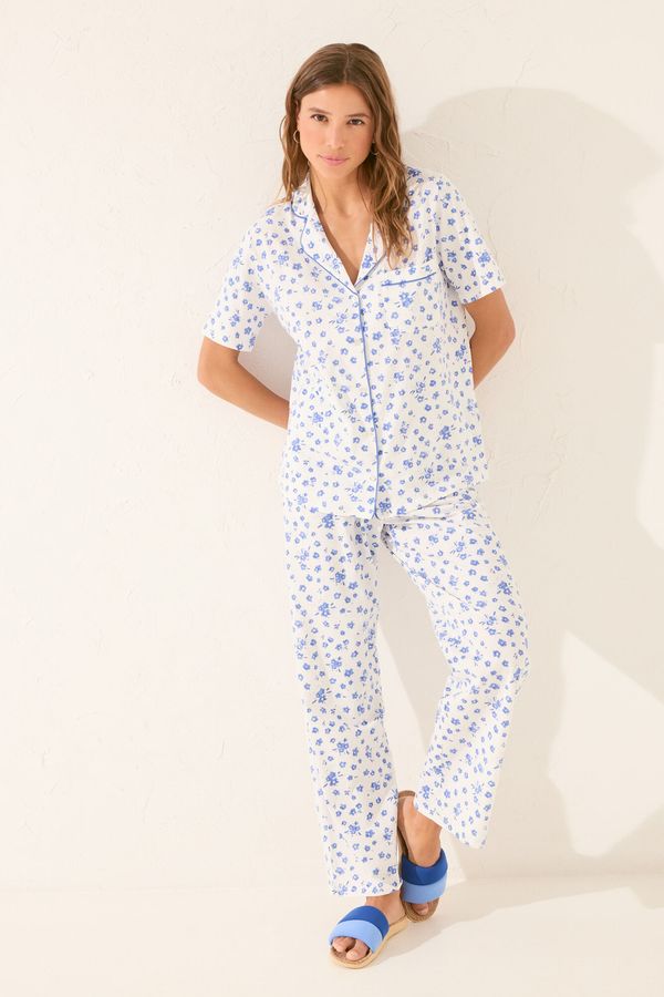 Pijama camisera con estampado floral blanco