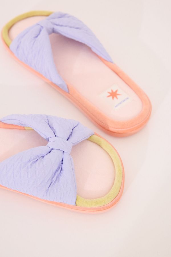 Pantuflas abiertas con moño de velour