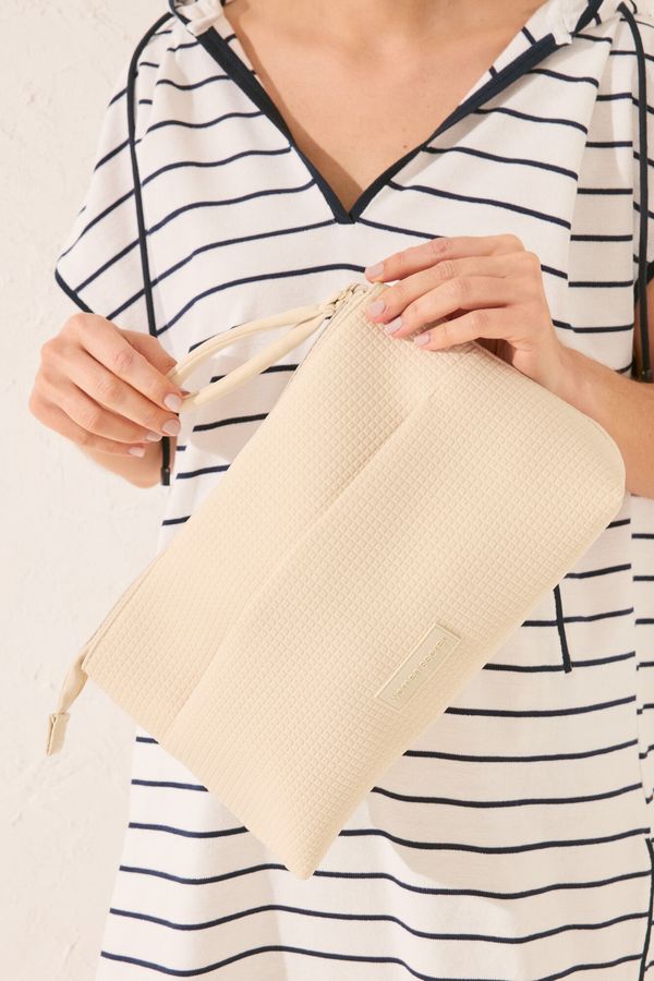 Neceser mediano de neopreno beige