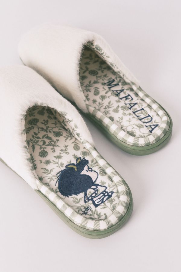 Pantuflas cerradas marfil Mafalda
