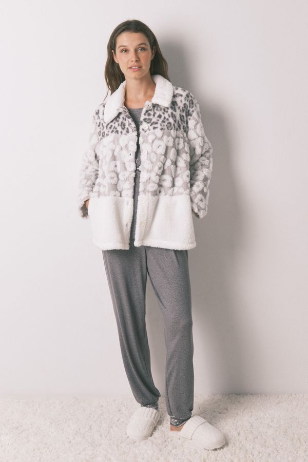 Bata corta borrego animal print tricolor