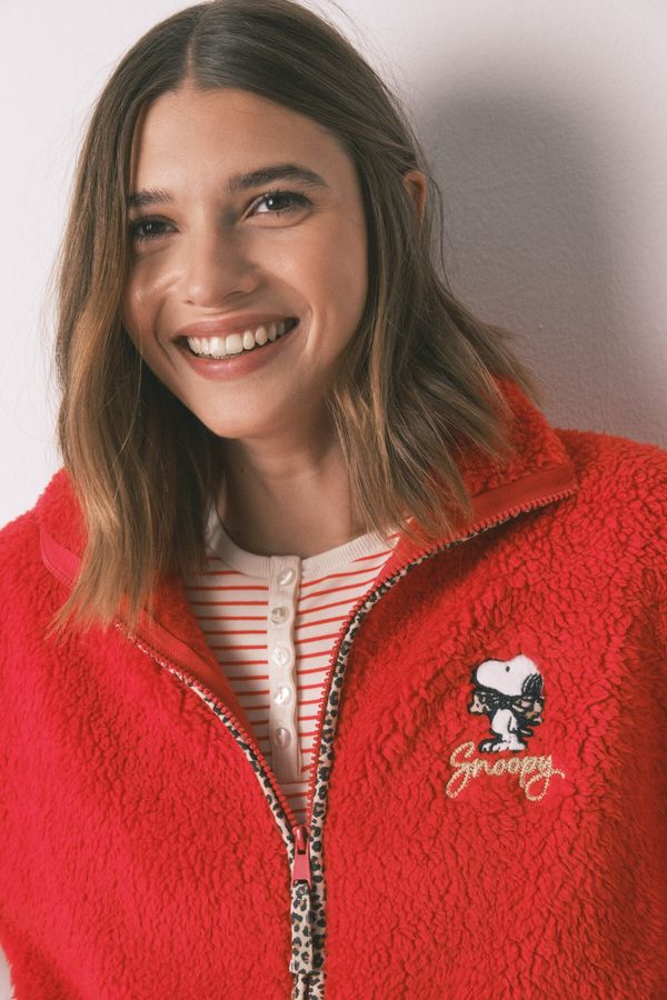 Bata corta borreguito rojo bordado Snoopy