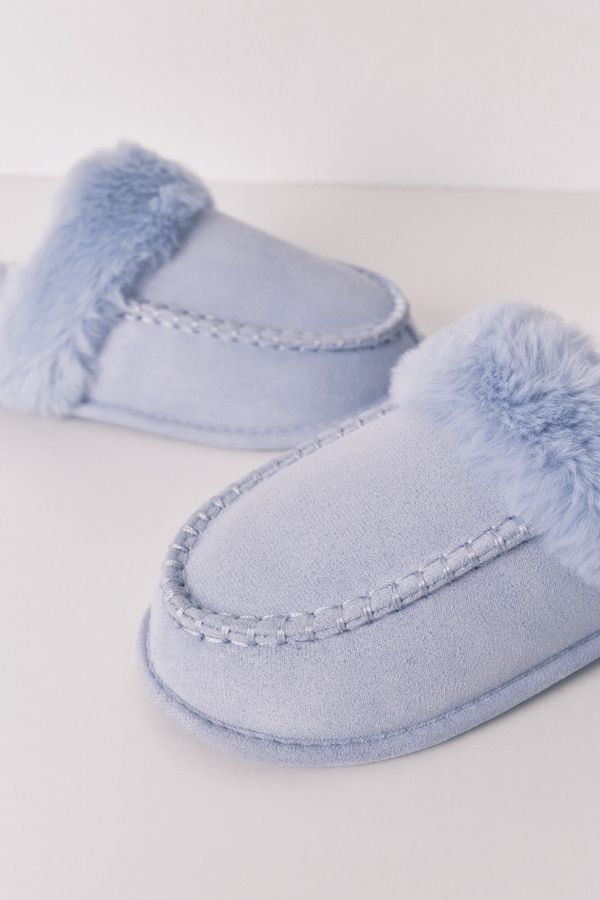 Pantuflas ante azul