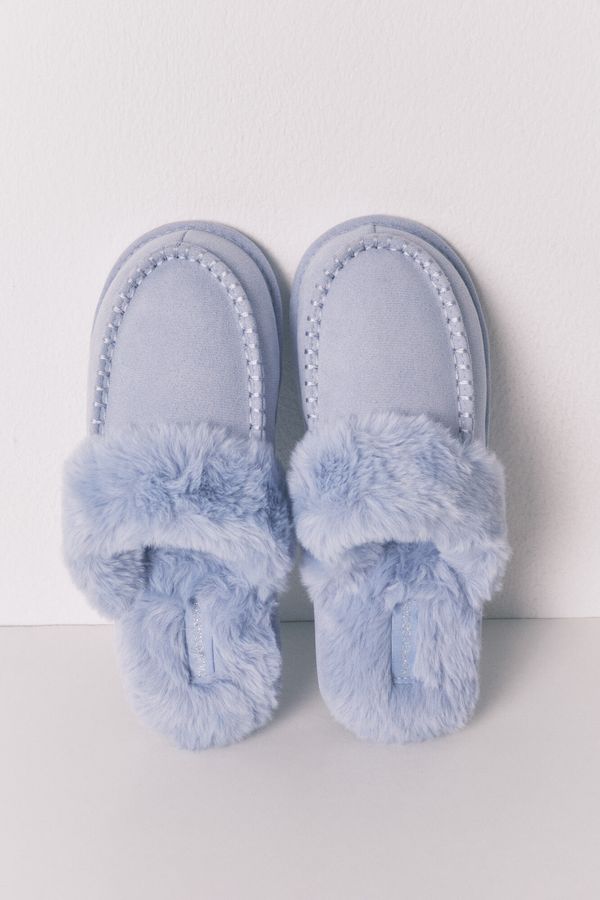Pantuflas ante azul