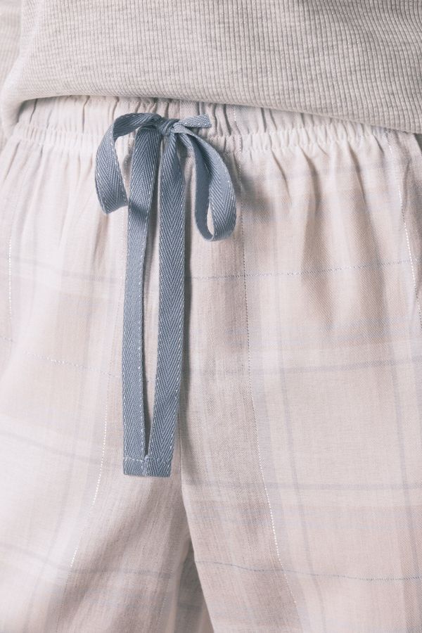 Pijama larga cuadros efecto brillo gris